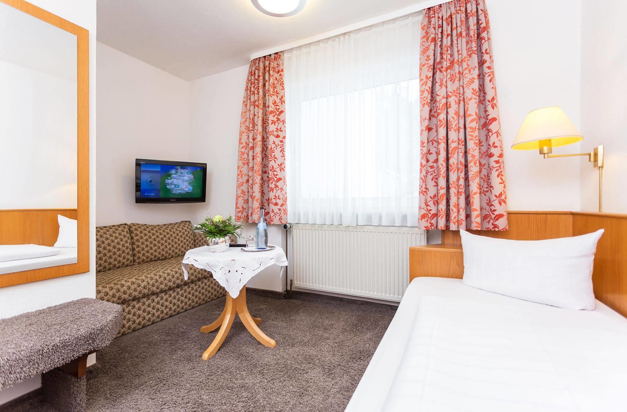 Hotel Pfaelzer Wald باد بيرغزابيرن المظهر الخارجي الصورة