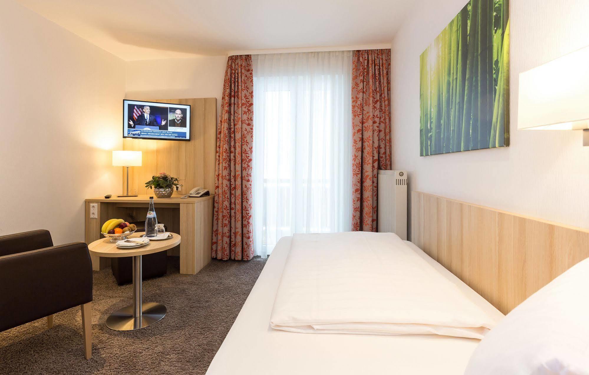 Hotel Pfaelzer Wald باد بيرغزابيرن المظهر الخارجي الصورة
