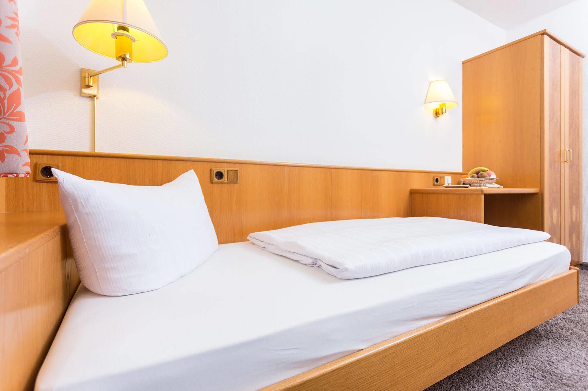 Hotel Pfaelzer Wald باد بيرغزابيرن المظهر الخارجي الصورة