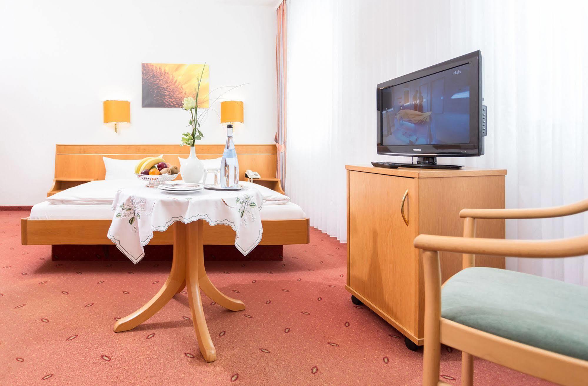 Hotel Pfaelzer Wald باد بيرغزابيرن المظهر الخارجي الصورة